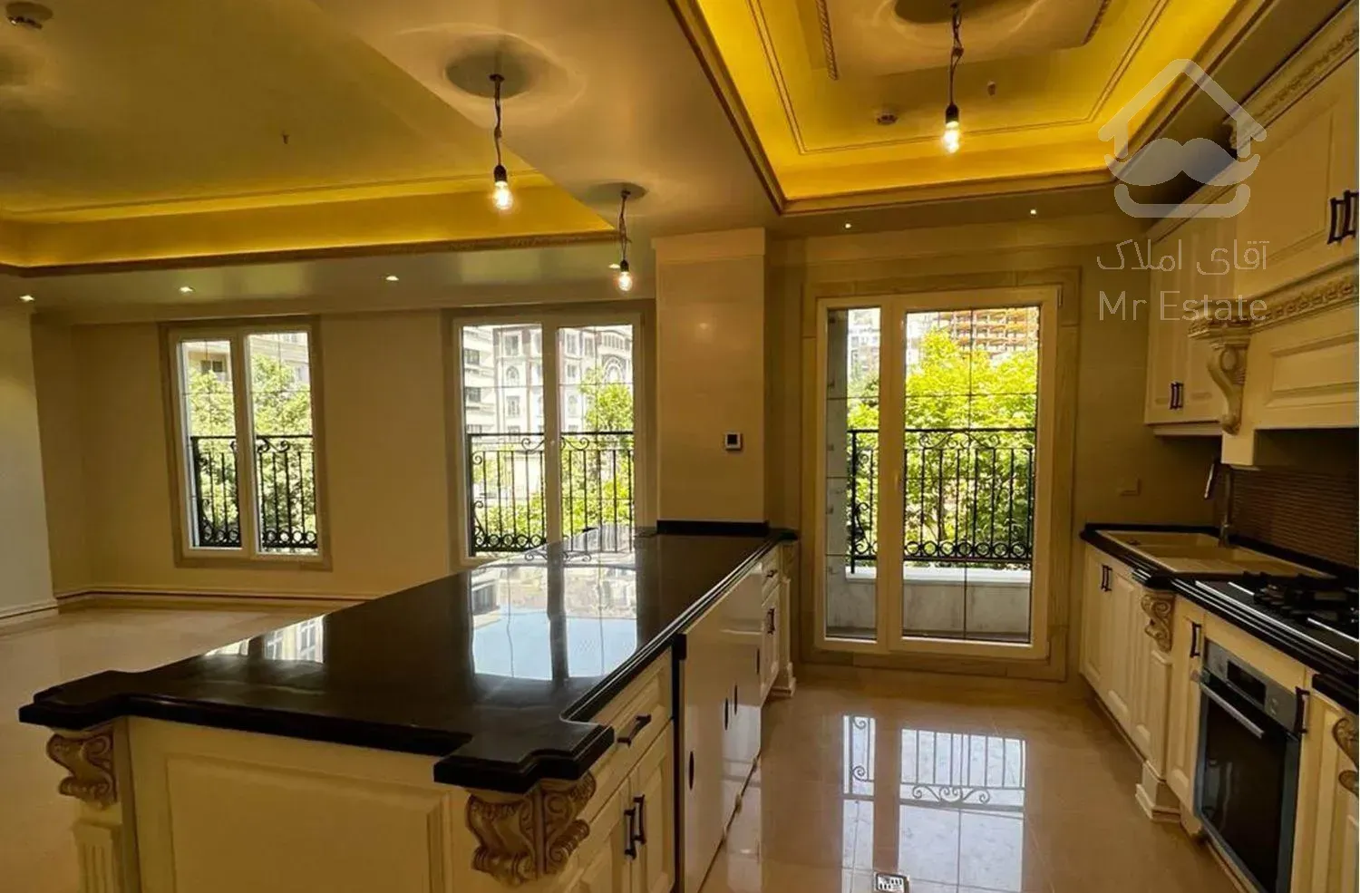 ۱۵۰متر/۳خواب‌/۲ پارکینگ/تک واحدی/تاپ لوکیشن