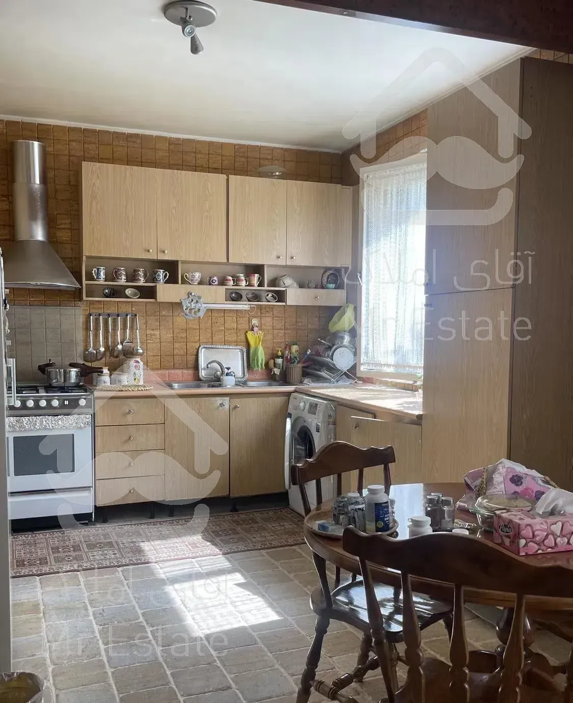 آپارتمان زیبا، دارای قدر سهم، نزدیک‌ باغ ایرانی