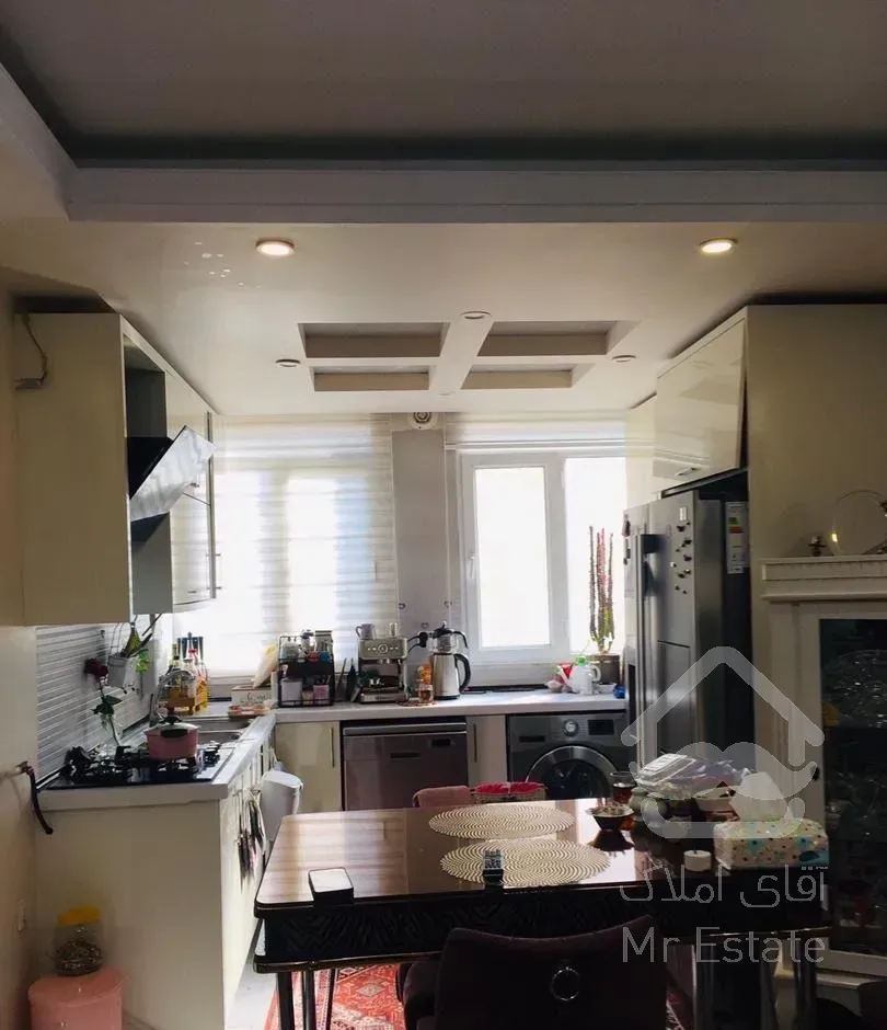 ۴۰ متر طبقه دوم غرق نور سالن مربع