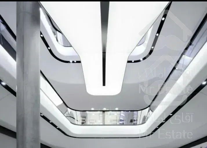 رونیکا مال سلطنتی و پر فروش بر فراز تهران