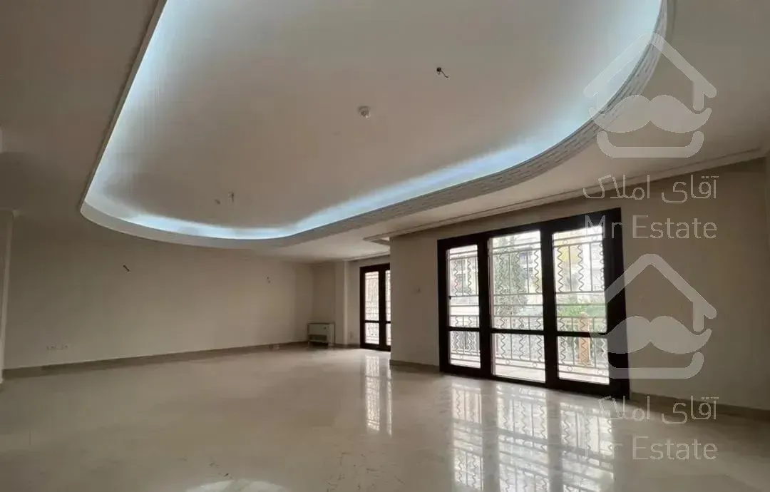 دربند ۲۰۰ متر نورگیر از ۲ جهت دارای ۳ پارکینگ