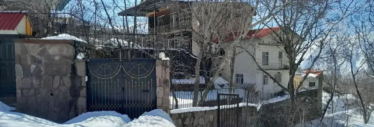 فروش زمین۳۳۰ متری  ، ۱۰۰ متر بنا در ۲ طبقه