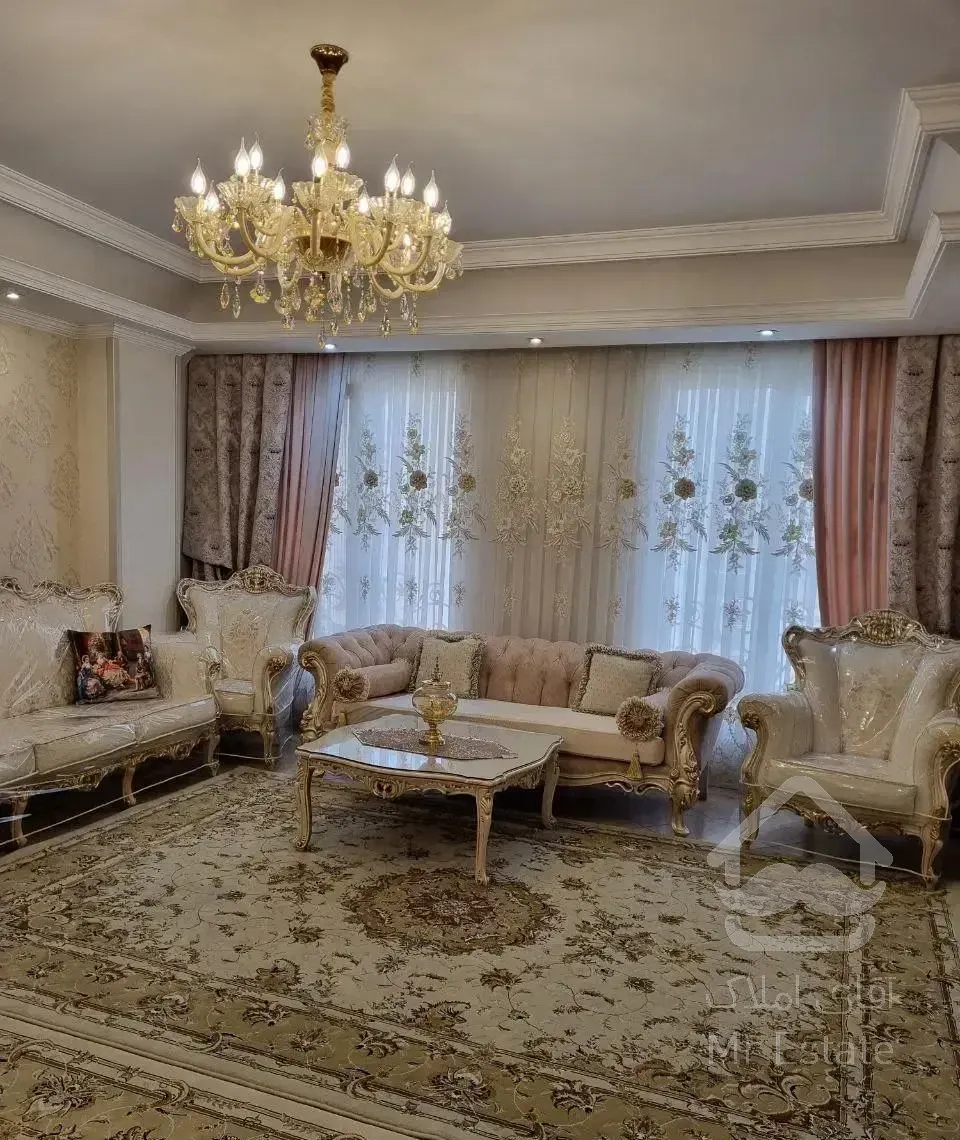 ۱۰۴ متر نورگیر خوش نقشه