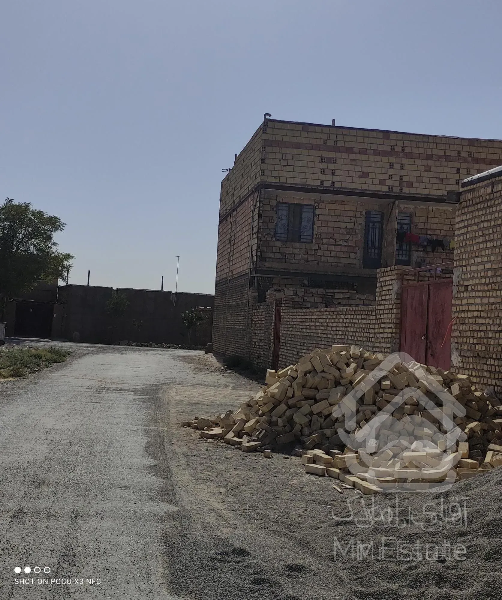 زمین چهار دیواری داخل بافت قابل ساخت