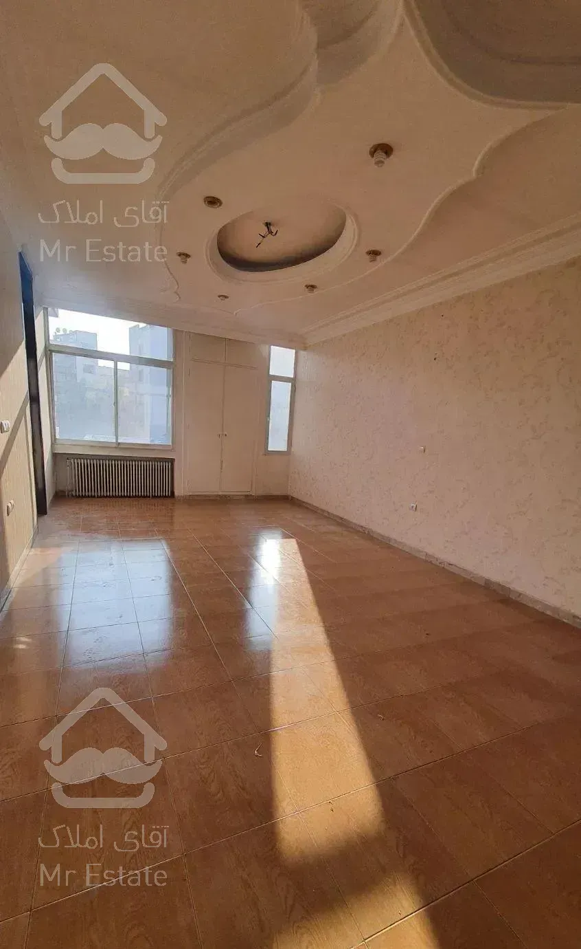 قلهک۱۲۰مترغرق نور۳طبقه دربست موقعیت اداری