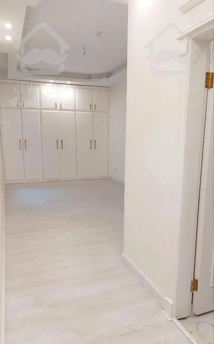 ۱۷۵ متر محلاتی ۲ پارکینگ