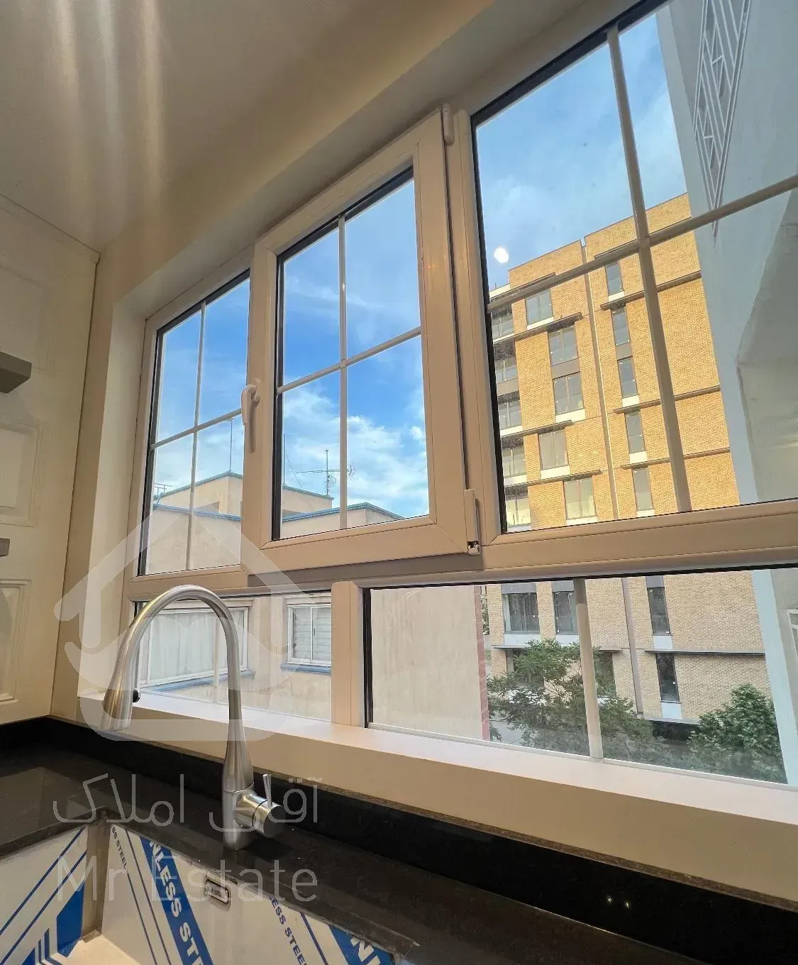 فروش ۱۳۵ متر ۲ خواب نوسازی شده فرمانیه شرقی