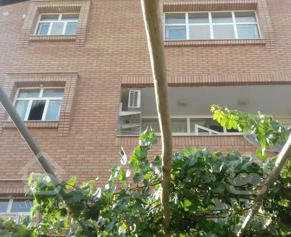 اپارتمانی 120 متر  همکف کامل پارکینگ