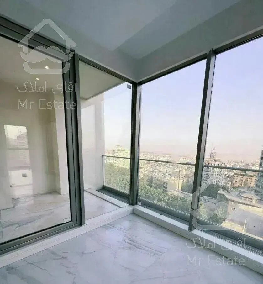 پنت هاوس ۲۰۰متری نوساز/۲پارکینگ/۶۵متر حیاط اختصاصی