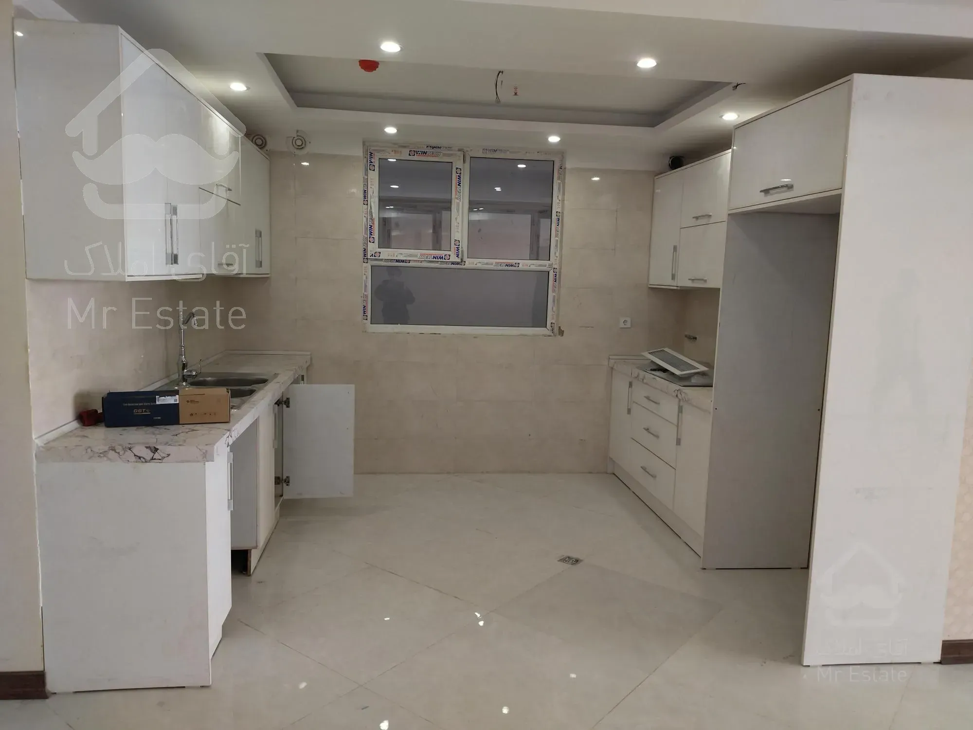 ۱۴۰ متر در عمارتی مدرن، امکانات هتلینگ، زیر قیمت