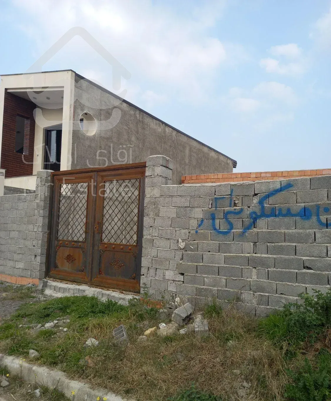 ۱۹۰ زمین ۸۰ متر بنا نیمه ساخت