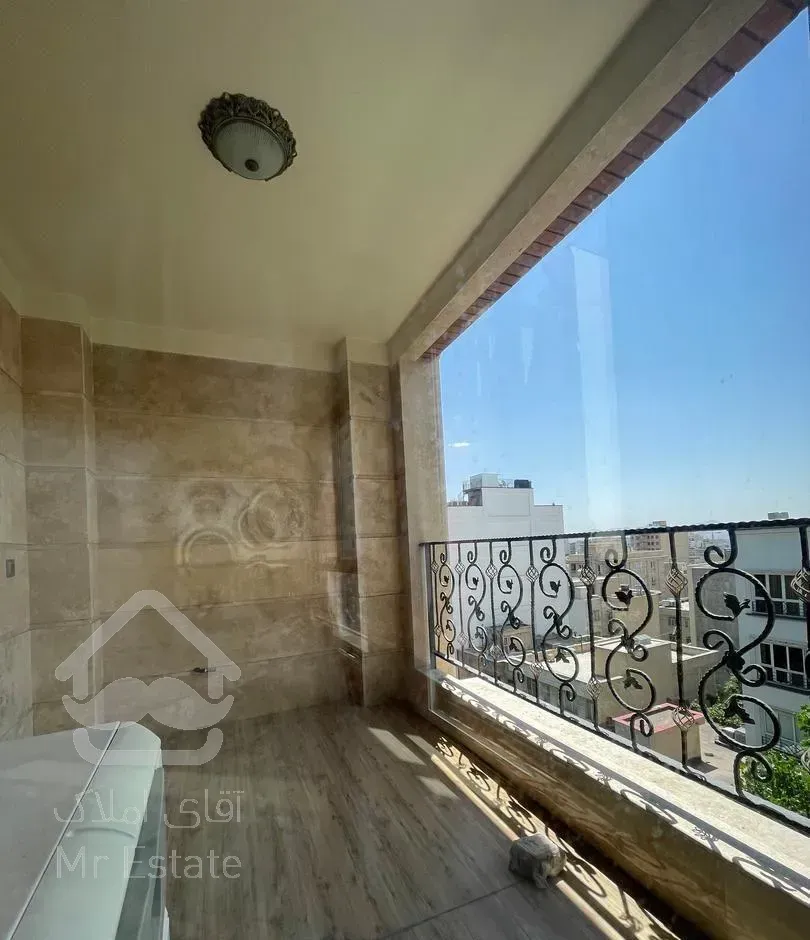 نیاوران عمار/۲۲۰ متر ۳خواب/طبقه۶/تک واحدی/۳پارکینگ