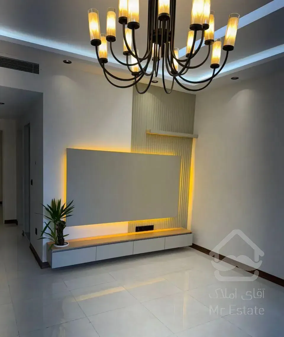 ۶۷ متر *  ۲ خواب *  کلید نخورده  * کم واحد *  فول