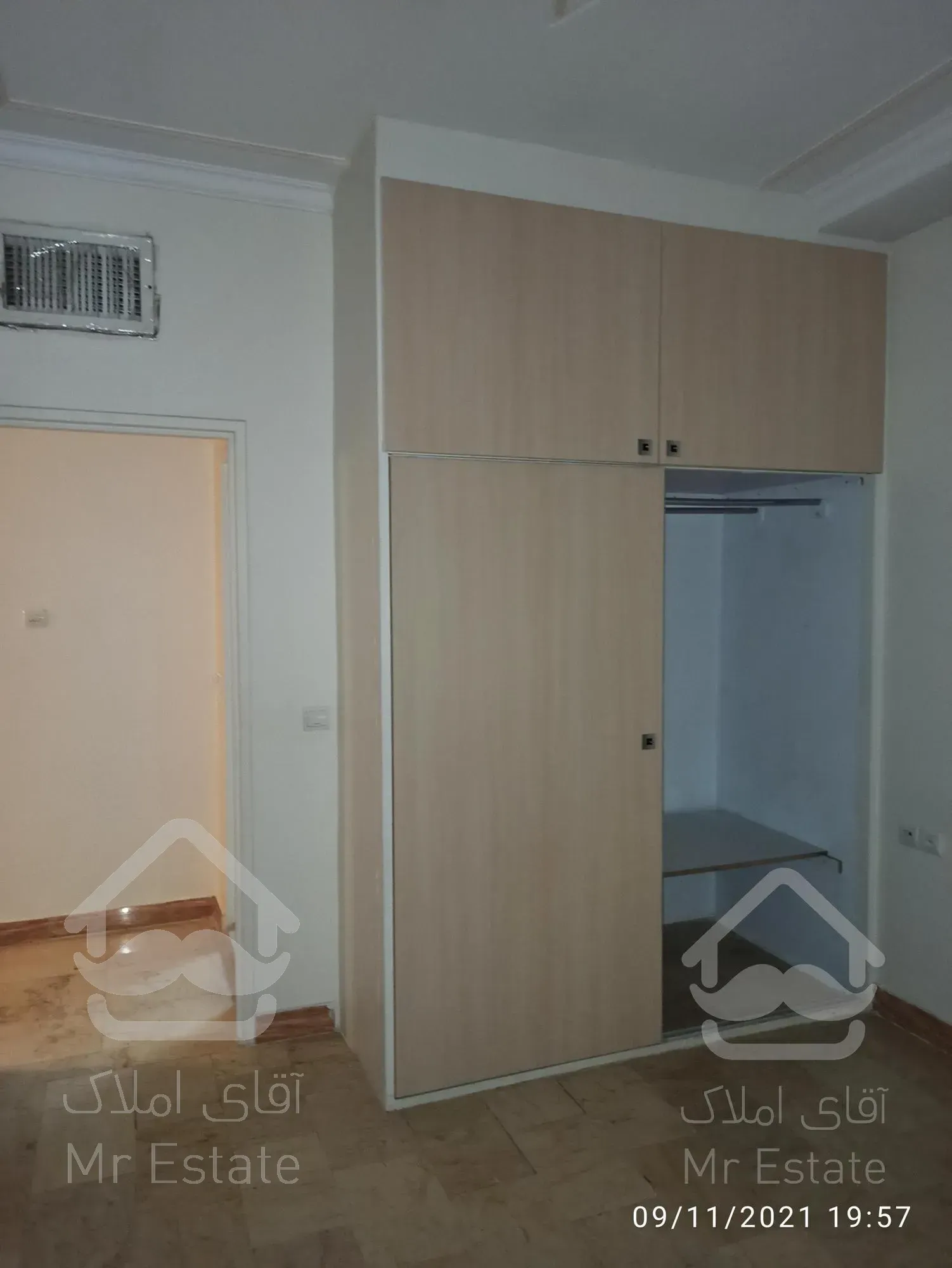 ۱۰۰ متر فول مرزداران سالن پرده خور