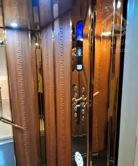 ۱۴۵ متر/ میدان ۱۷ /زیر قیمت/دو پارکینگ