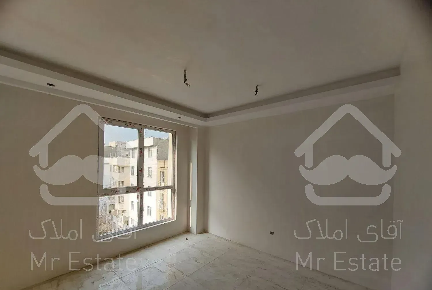 ۱۱۰متر دو خواب(نوساز)فول سراج کاشانی اوقاف سه نبش