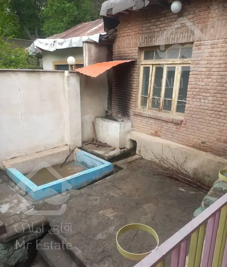 خانه حیاط دار ۳۲۰ متر با بنای ۱۴۰ متر