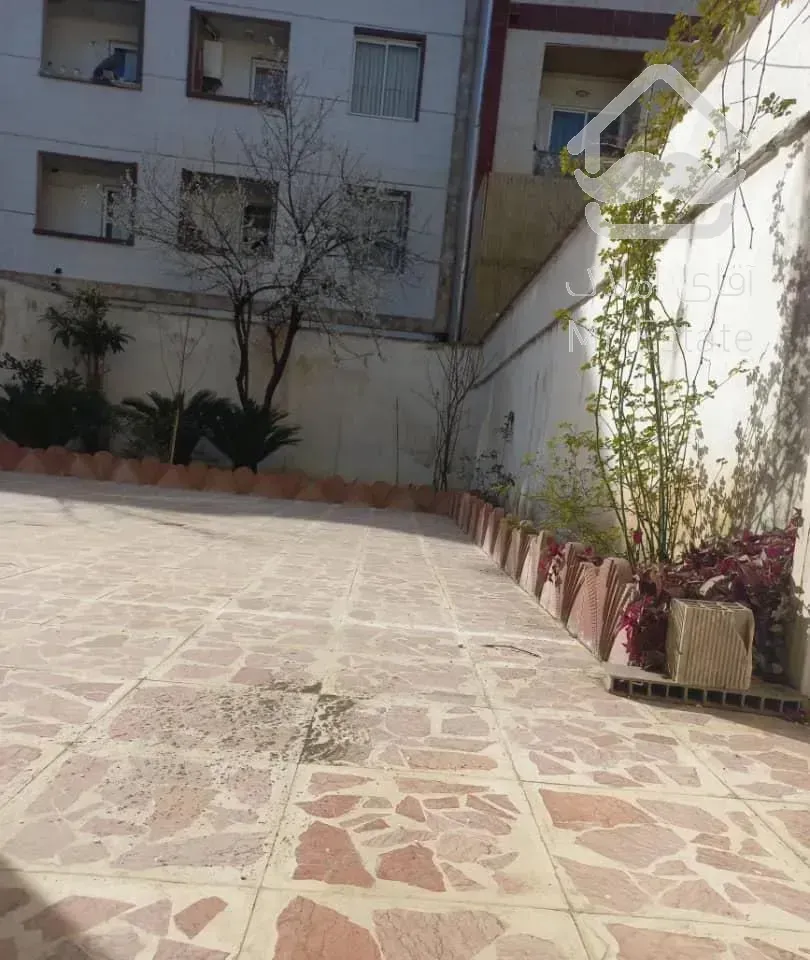 سوییت حیاط دار ،نزدیک استخر