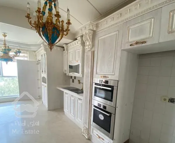 آپارتمان ۲۰۰ متری کامرانیه/۳ پارکینگ سندی