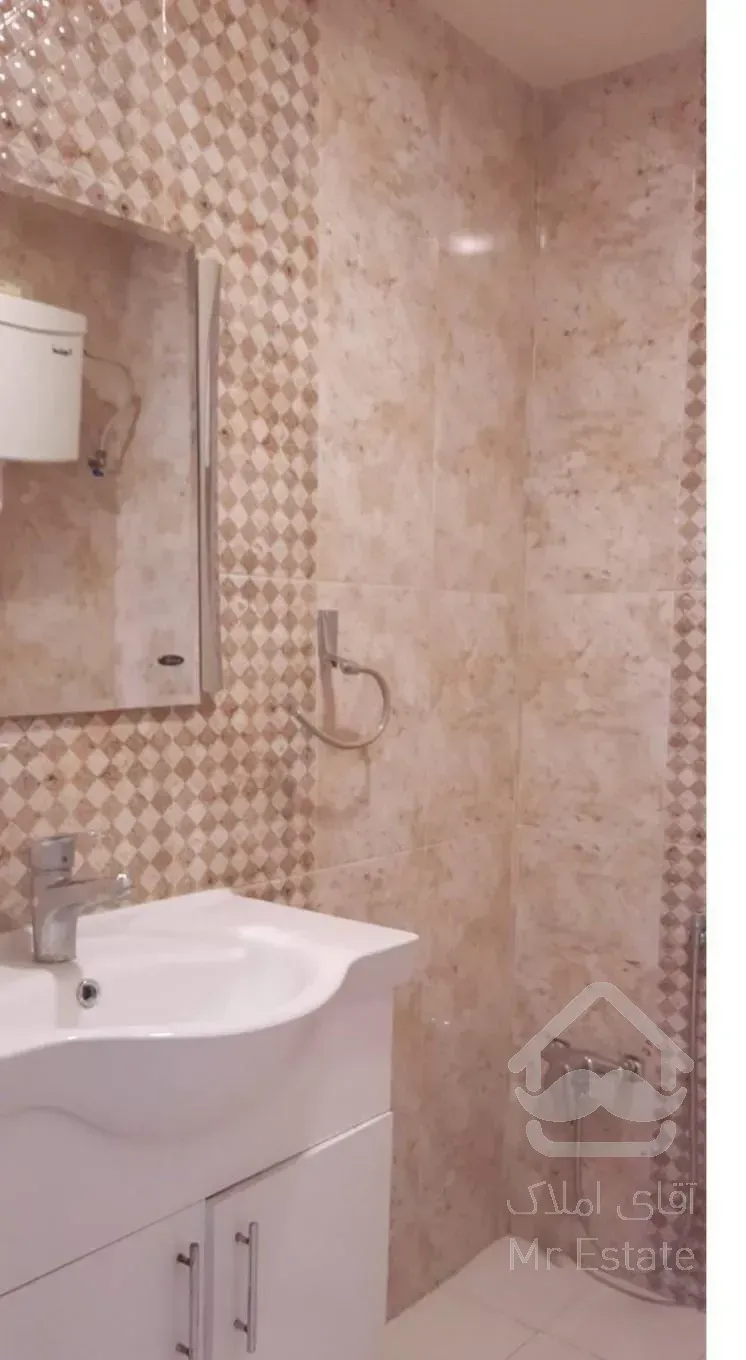 120 متری-2 خ - تکواحدی-پارکینگ دار