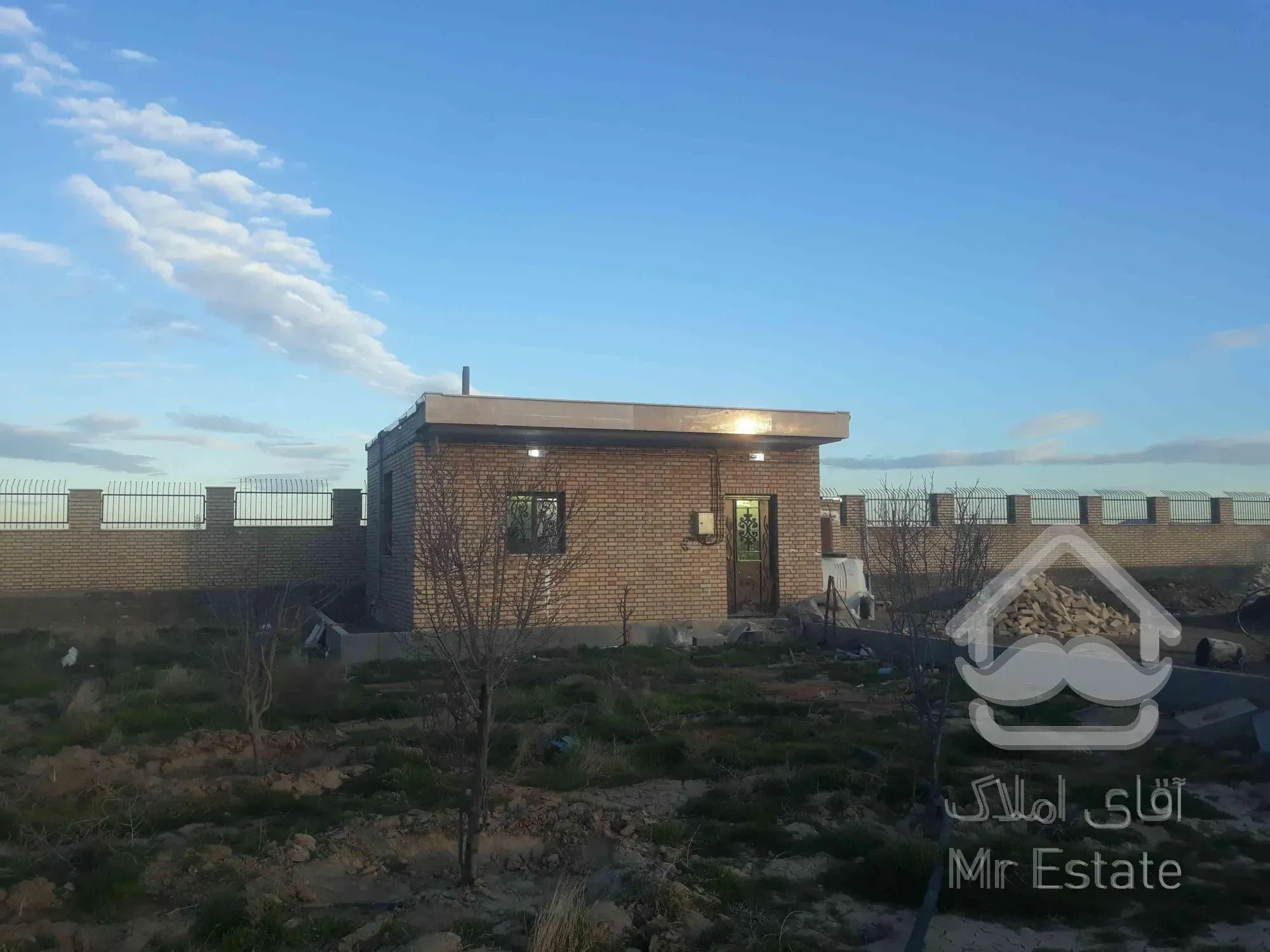 باغی به متراژ ۴۵۰۰ متر دیوار کشی شده با سند تگ برگی و مجوز