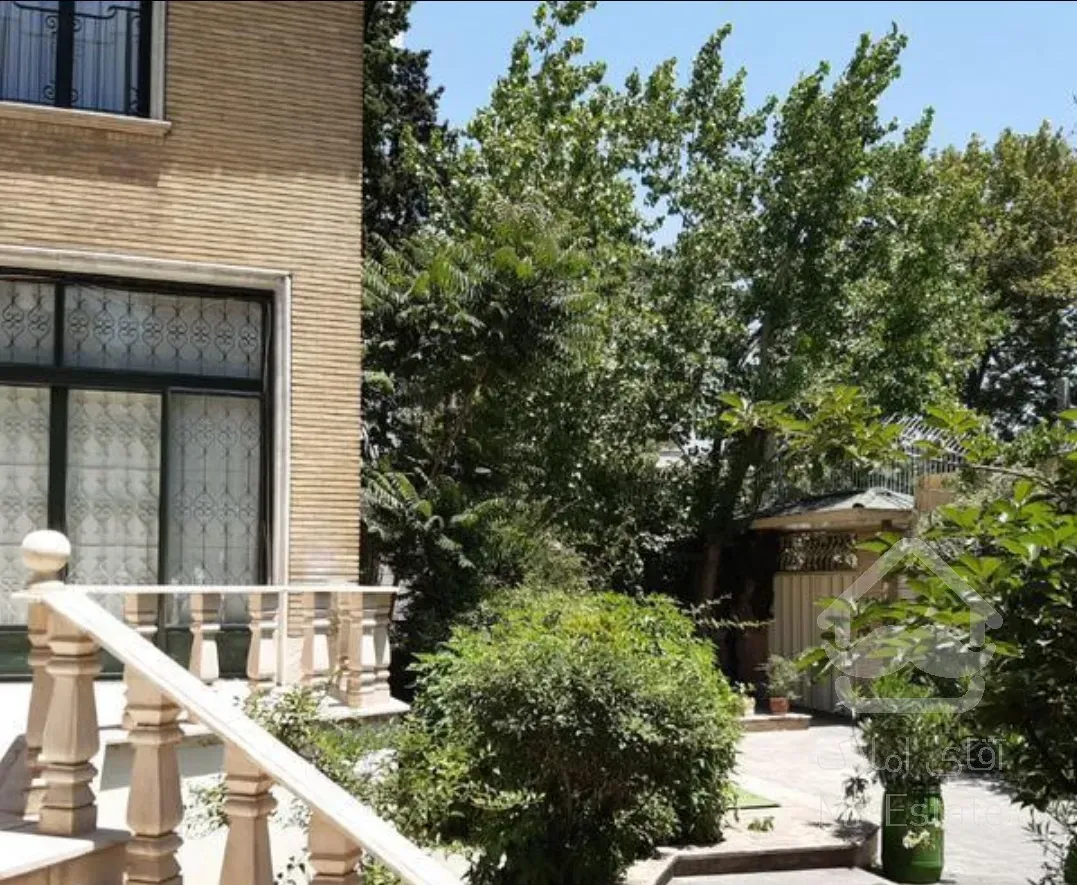 ۳۰۰متر ۴خواب/ فول امکانات / تاپ لوکیشن گاندی جهان کودک