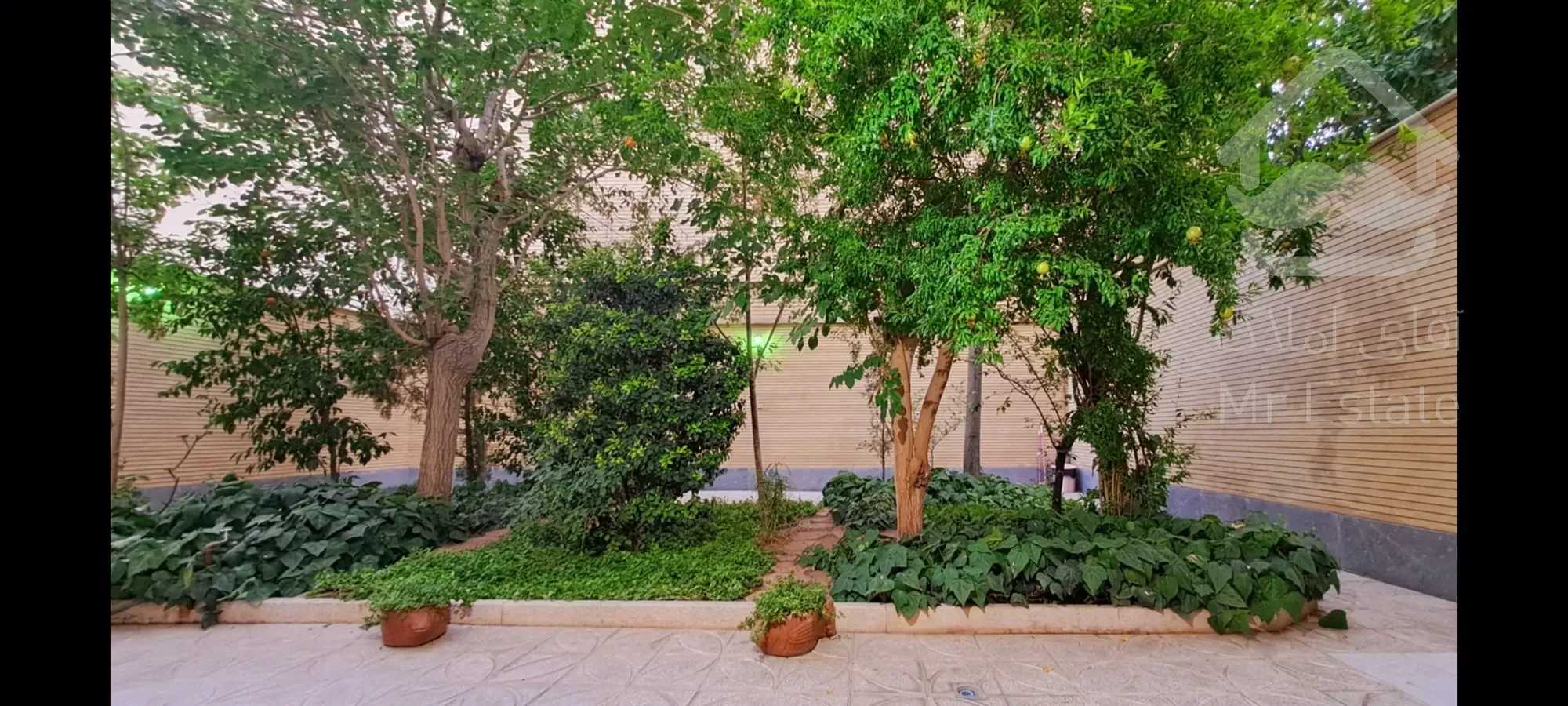 آپارتمان/ آپادانا دوم/2 خوابه/120 متر با حیاط اختصاصی