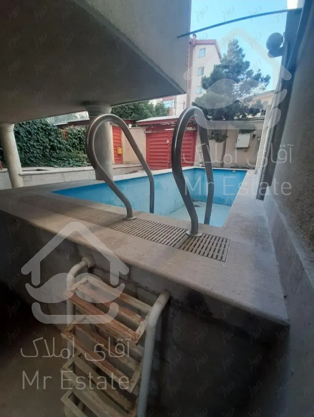 خرید / فروش ۳۴۰ متری ویلایی شهرک دانشگاه شریف ۴خواب استخر چیتگر منطقه۲۲ دریاچه ایرانمال الهیه غرب