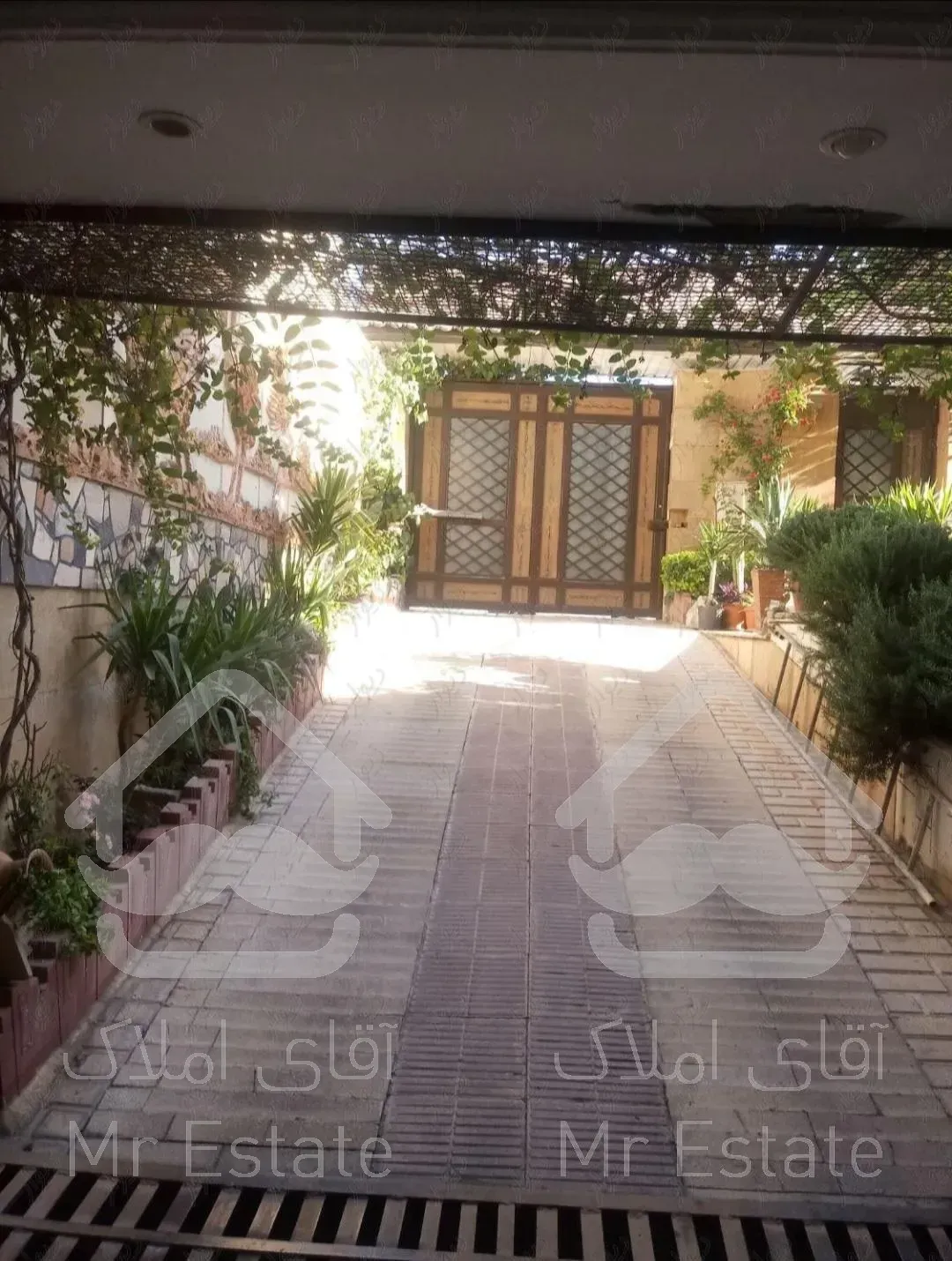 رهن،اجاره آپارتمان ۱۷۵ متری ( شهرک راه‌آهن )