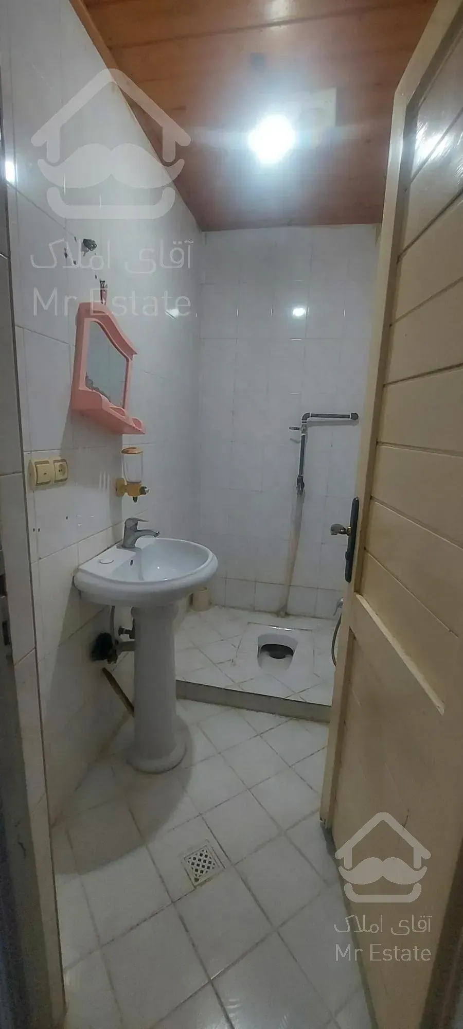 مازندران ، رویان ، واحد  تک خواب ، سرویس توالت و حمام جدا ، کف سرامیک ، بالکن دارد، طبقه اول، کمد دیواری ، کولر پنجره ای