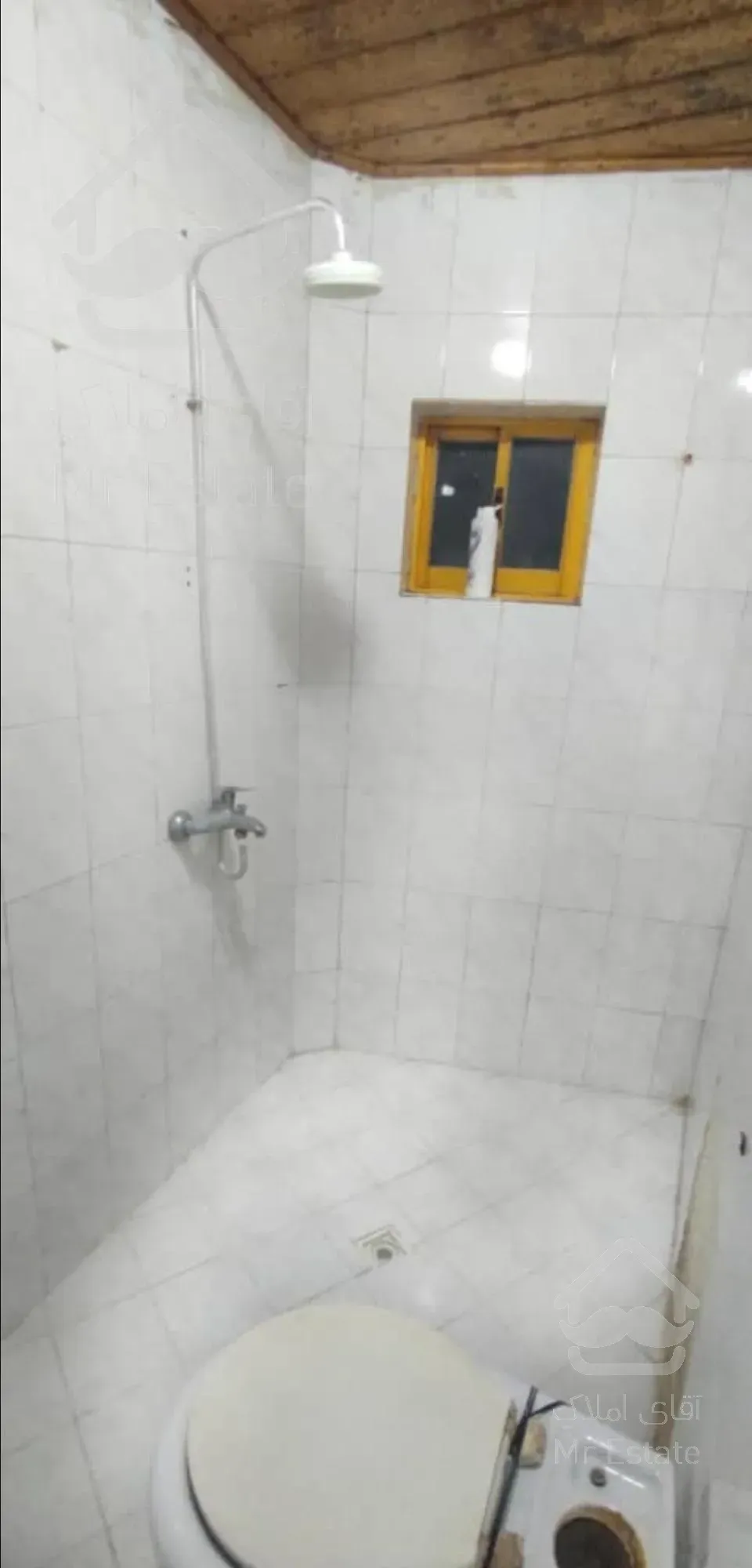 مازندران ، رویان ، واحد  تک خواب ، سرویس توالت و حمام جدا ، کف سرامیک ، بالکن دارد، طبقه اول، کمد دیواری ، کولر پنجره ای