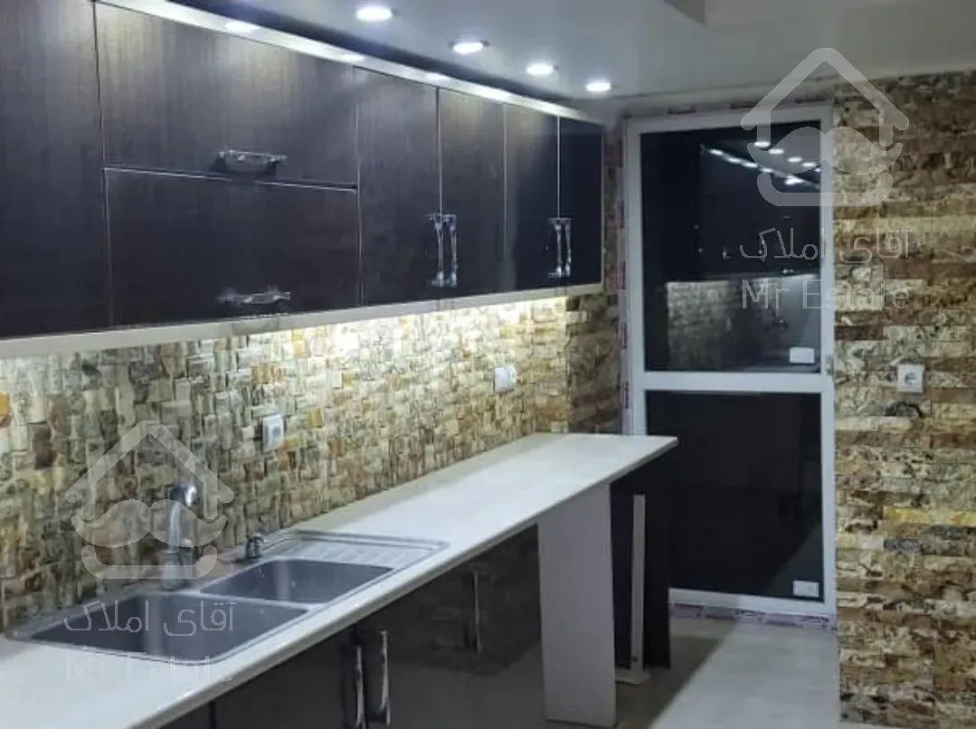 ۱۱۵ متر آپارتمان مسکونی برج همت یاس دریاچه