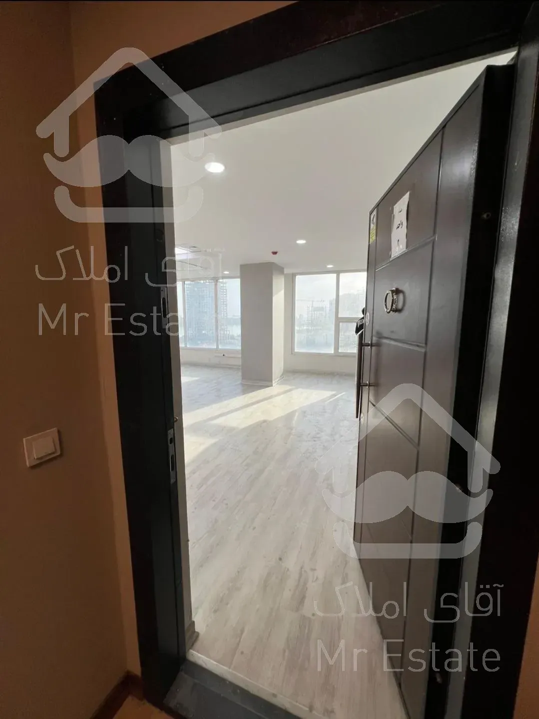 اجاره ۱۰۷ متر آپارتمان اداری مجتمع کنتراست مال دریاچه