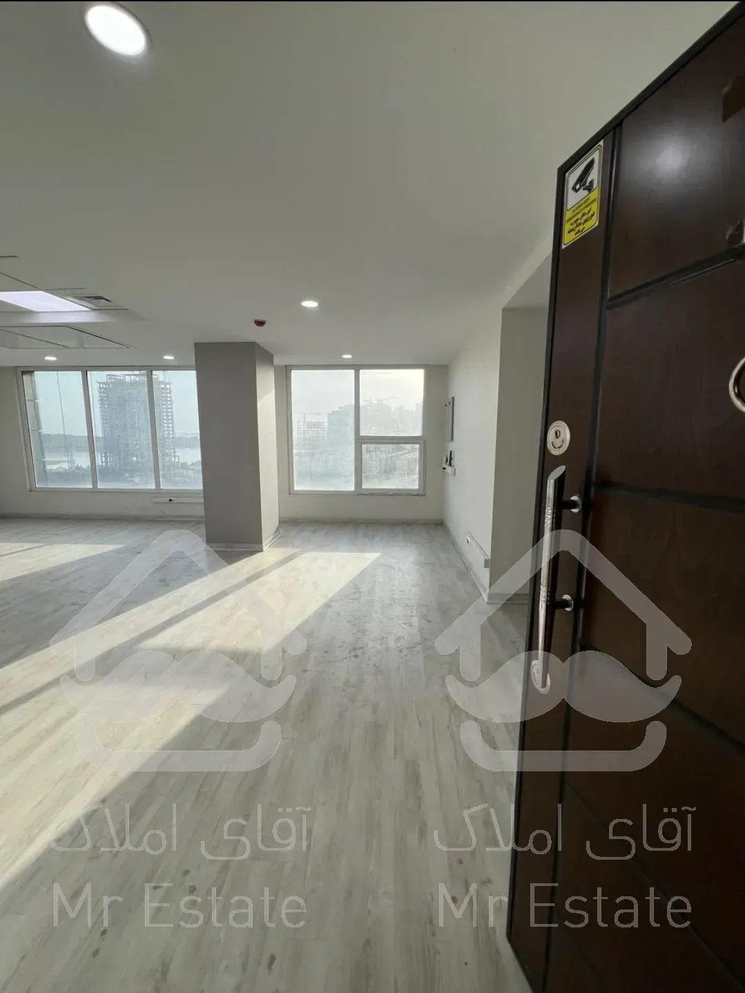 اجاره ۱۰۷ متر آپارتمان اداری مجتمع کنتراست مال دریاچه