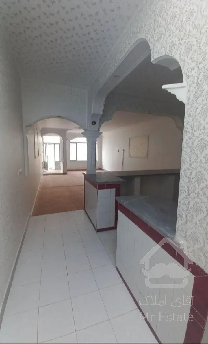 یک باب خانه تمام اسکلت