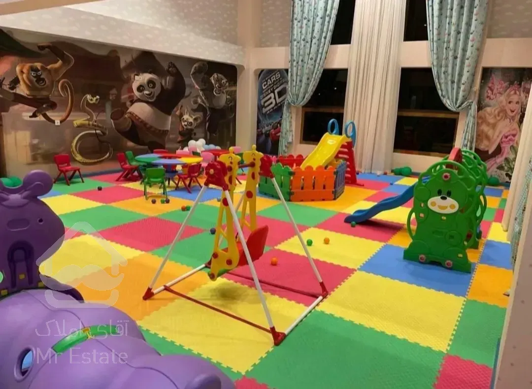 ۱۱۷ متر کُنجی غرق نور / تراس عریض و دلباز