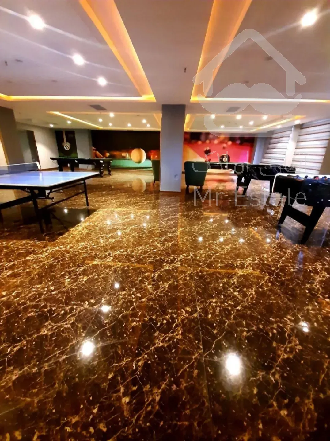 ۱۱۷ متر کُنجی غرق نور / تراس عریض و دلباز