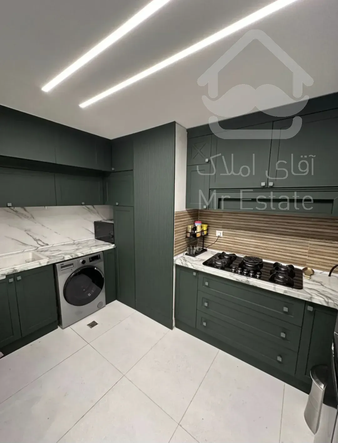 شیخ بهایی/131 متر/250 متر حیاط/نیست درجهان