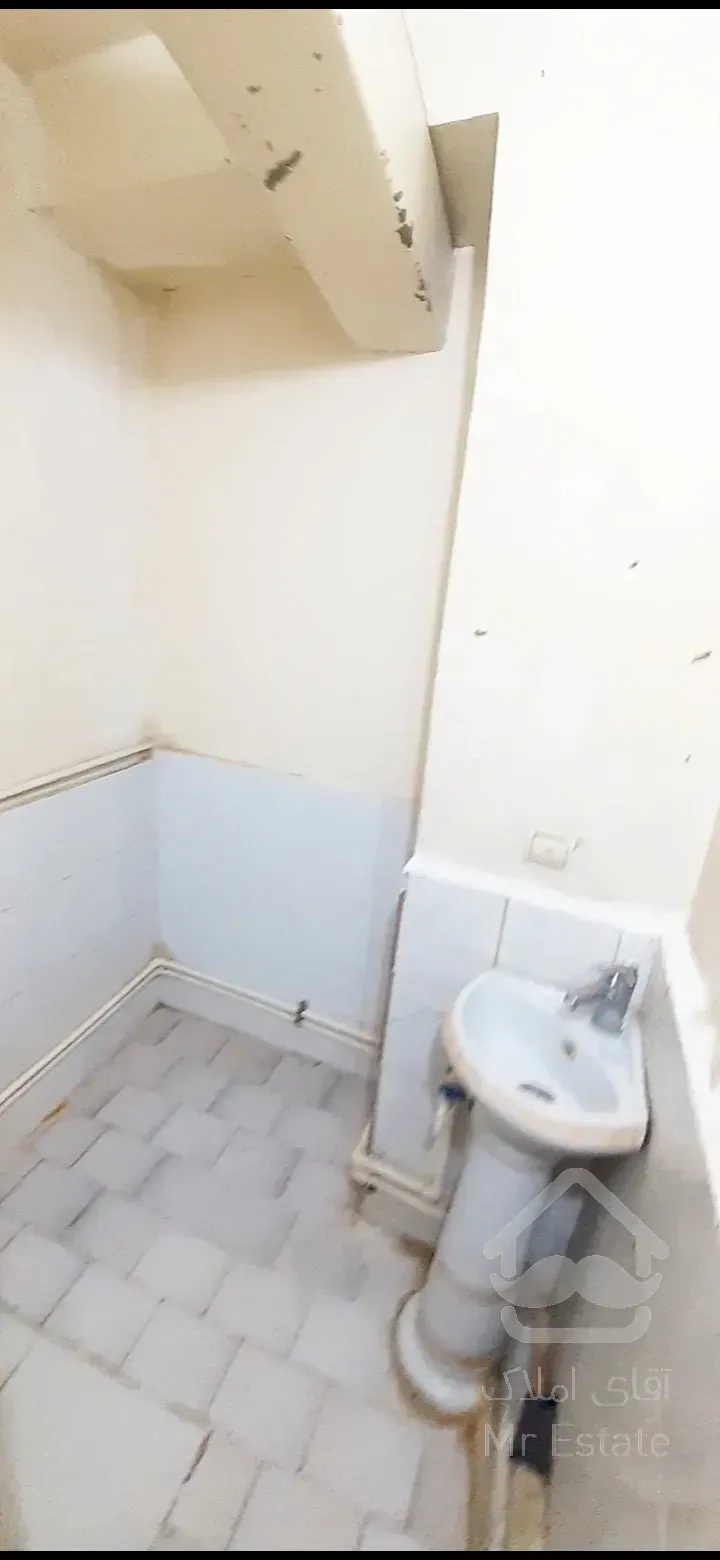 فروش واحد ۷۰m همکف ۱ خ