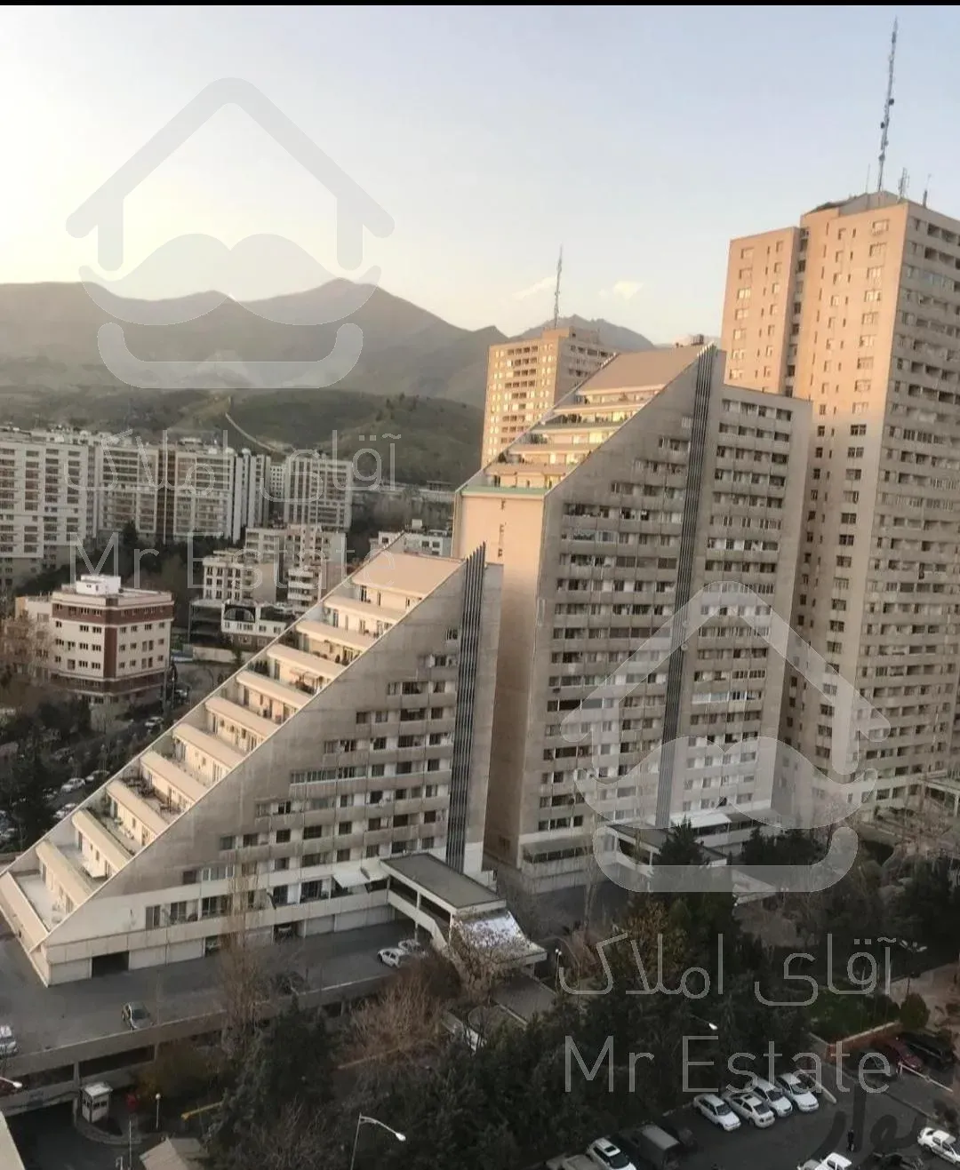 ۱۳۰متر بازسازی شده با پارکینگ مسقف آتی ساز