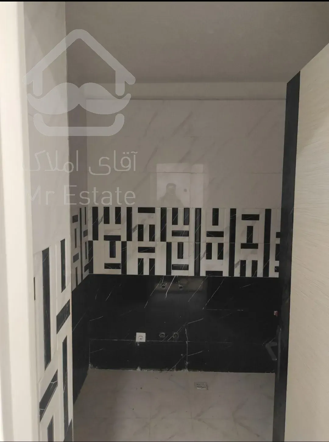 آپارتمان ۱۳۵ متری نوساز کلید نخورده با مستر قرچک شهرک طلاییه مالک هستم