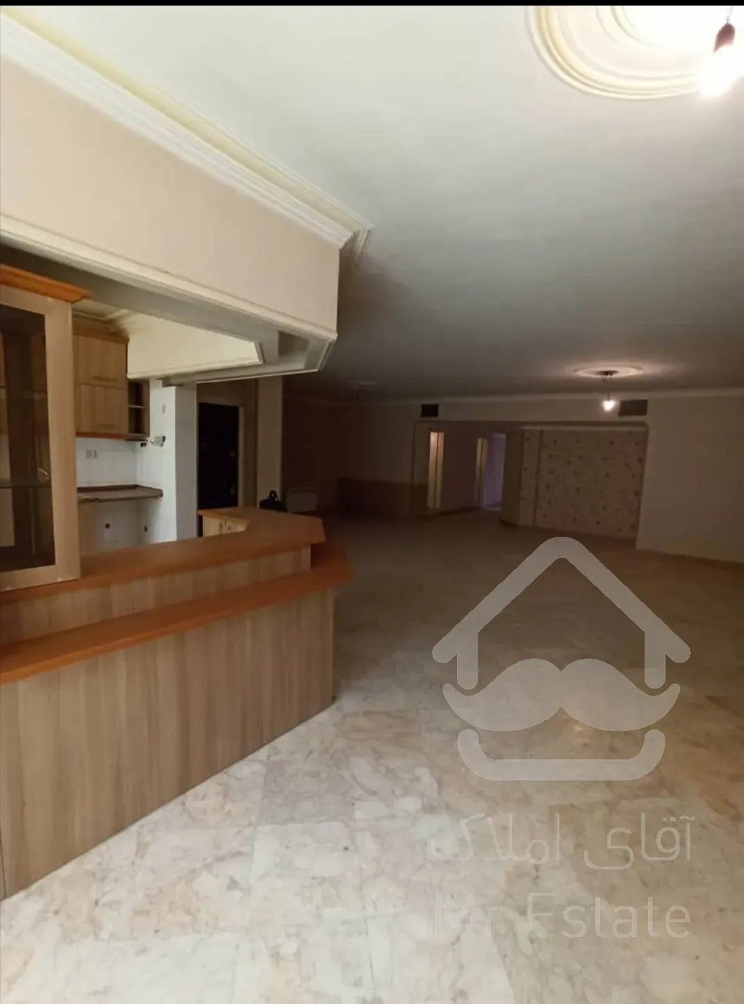 کلنگی با سه طبقه بنا سند تک برگ نزدیک به تمامی امکانات