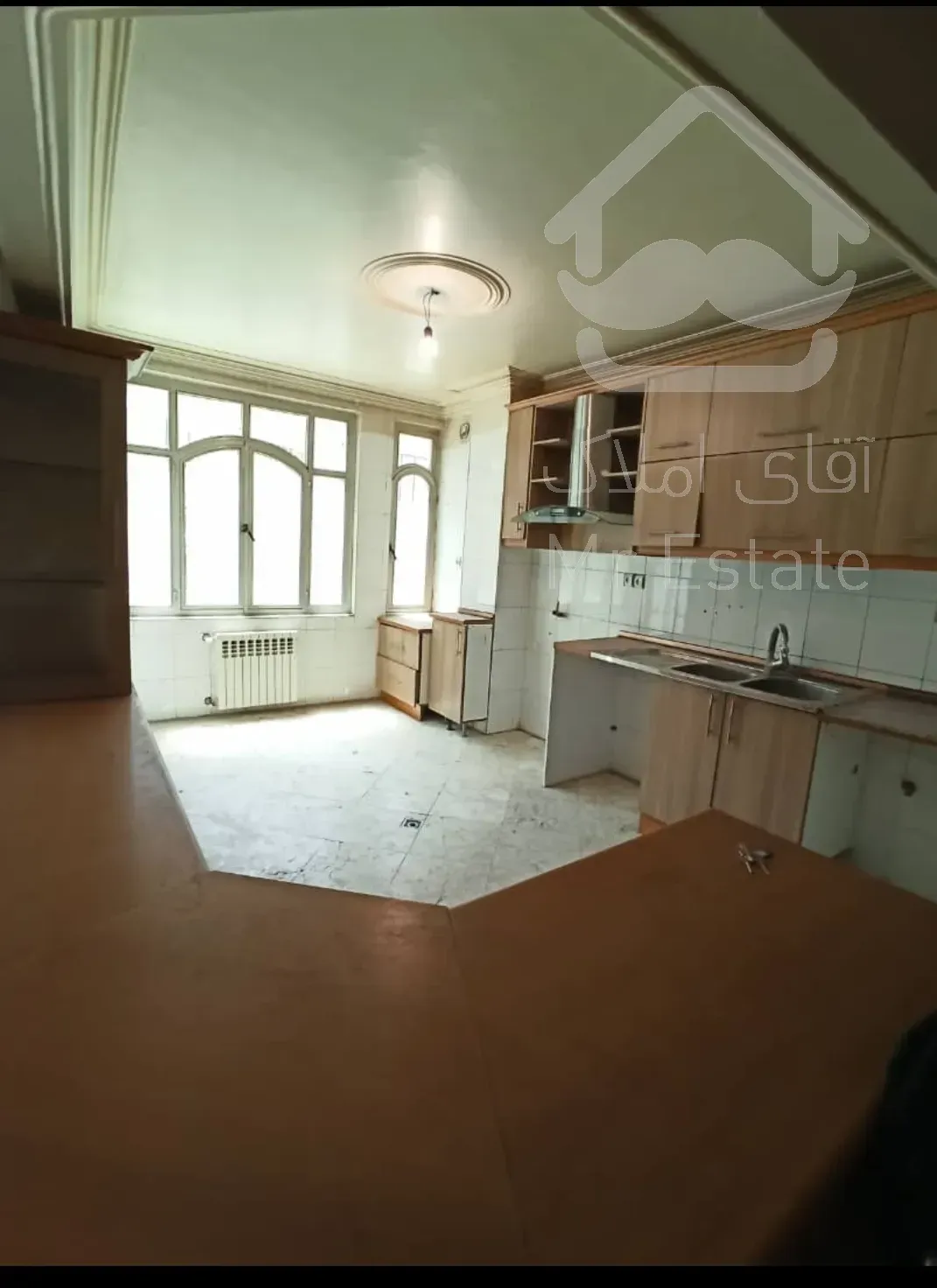 کلنگی بازسازی شده سه طبقه بنا در شهرک راه آهن دهکده المپیک منطقه۲۲