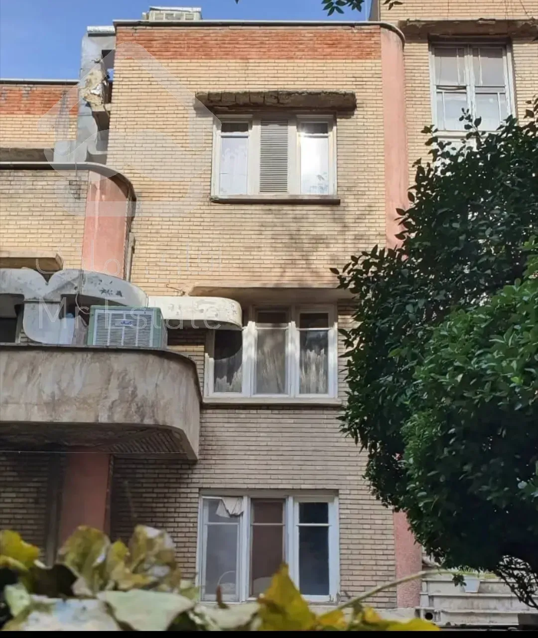 کلنگی با موقعیت اداری تابلو خور