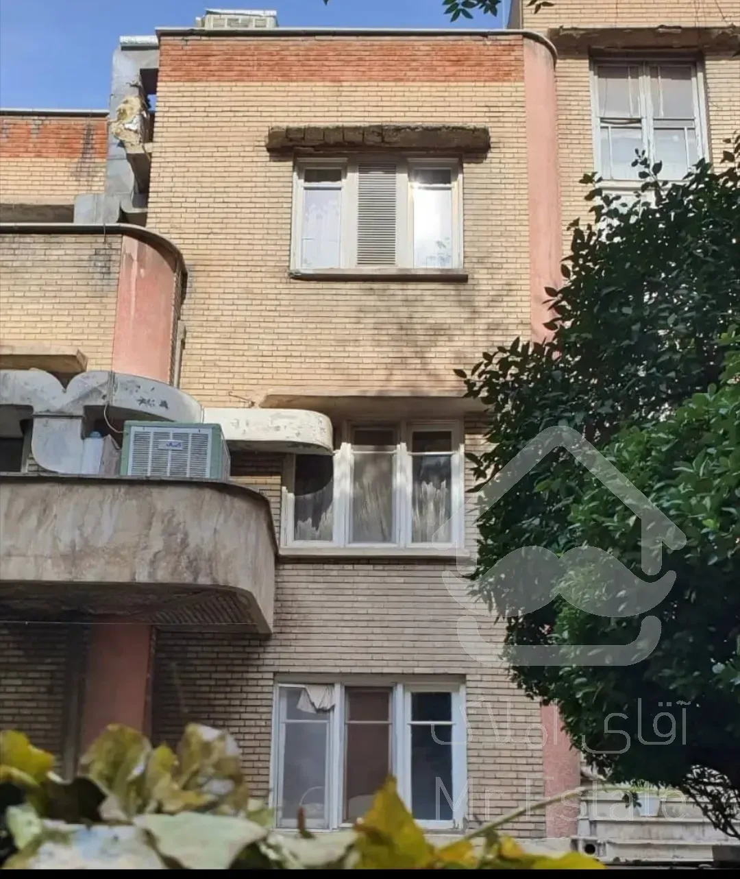 کلنگی با سه طبقه بنا سند تک برگ نزدیک به تمامی امکانات