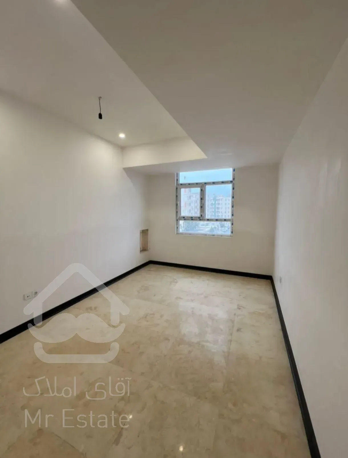 آپارتمان ۱۳۵ متری نوساز کلید نخورده با مستر قرچک شهرک طلاییه مالک هستم