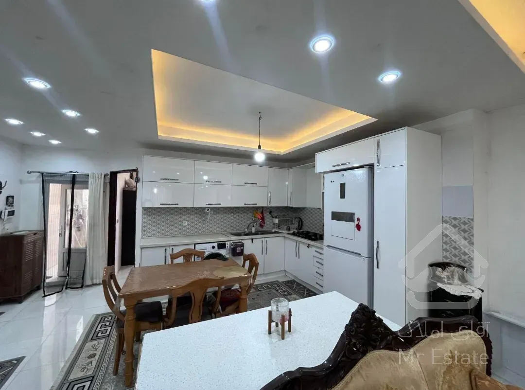 آپارتمان سندار/مرکز شهر/کمیاب