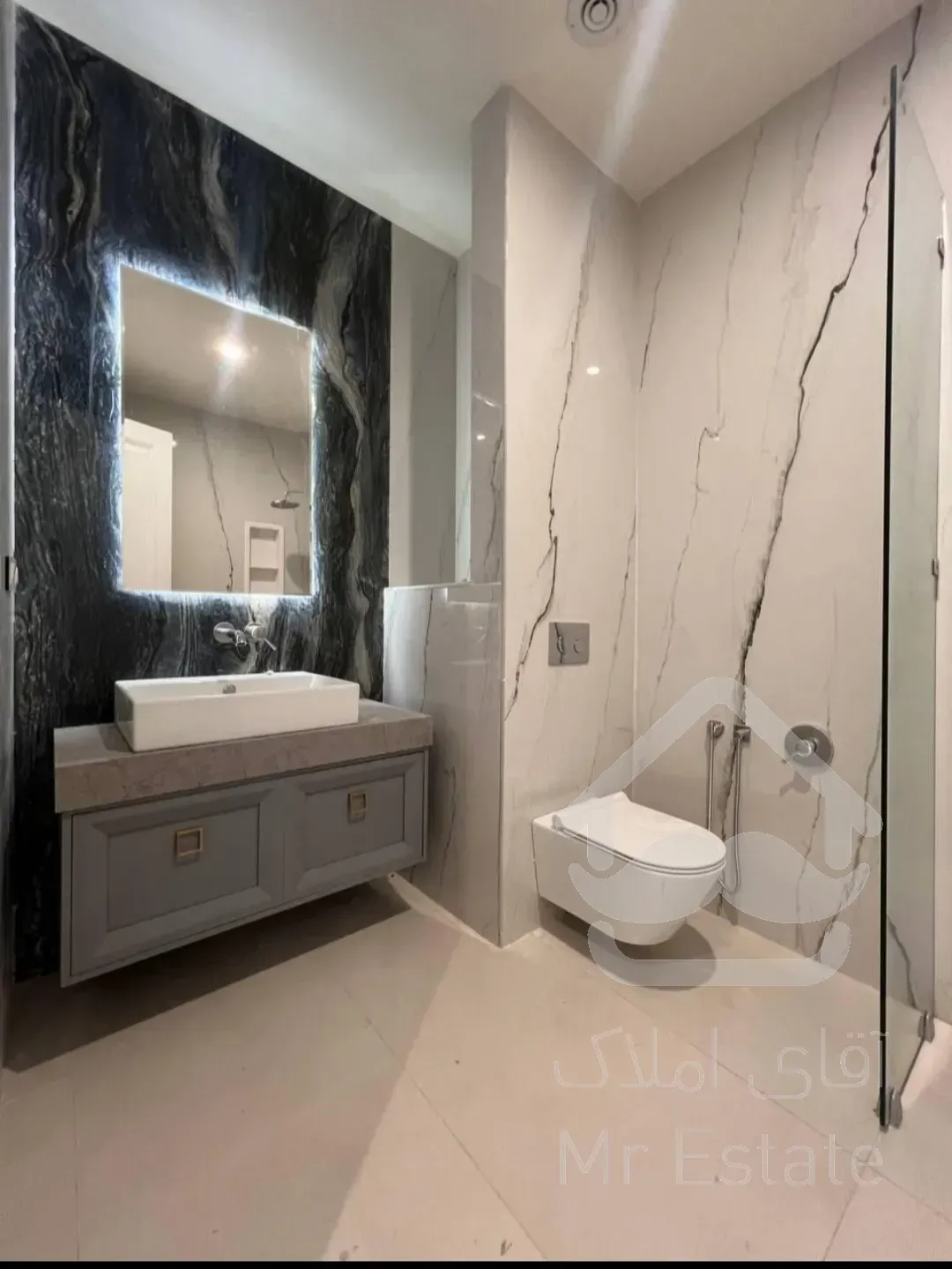 فروش واحد ۱۳۷متری ۲ خواب تاپ لوکیشن برج باغ