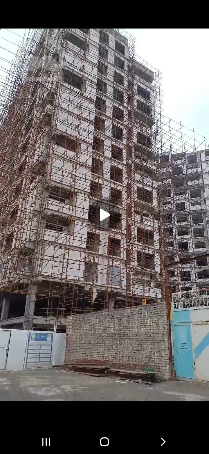 آپارتمان ۱۰۰ متری همراه با ۵ متر تجاری