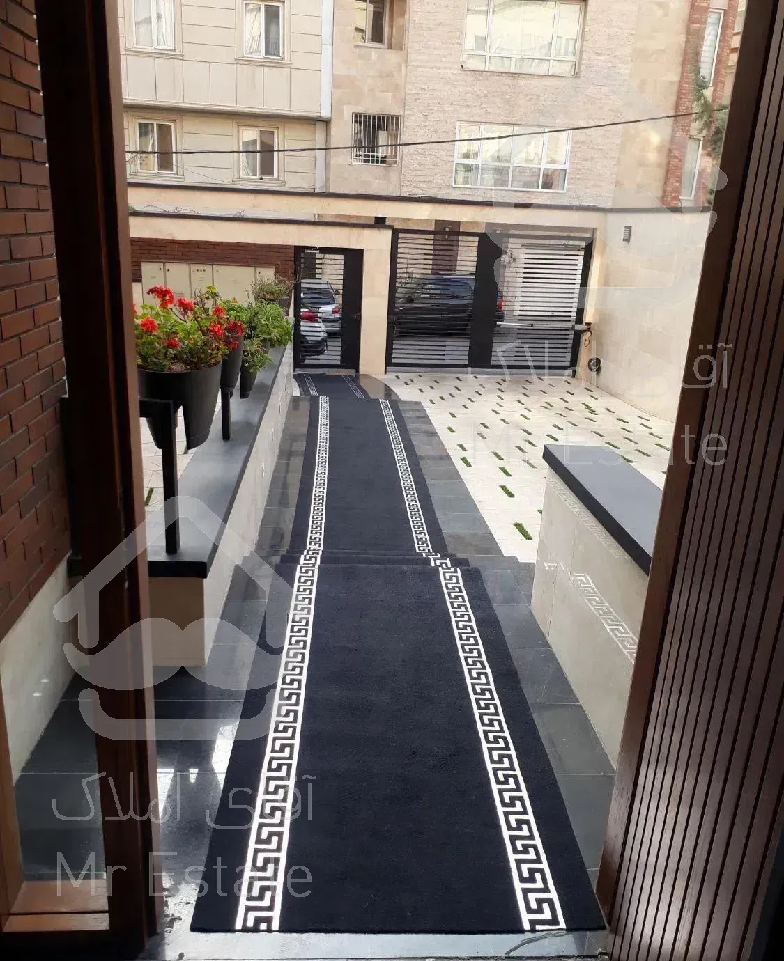 آپارتمان ۱۸۰ متری  زیبا  شیک و نور